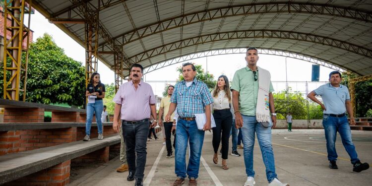 Alcalde Marco Tulio Ruíz le cumple a la Comuna V