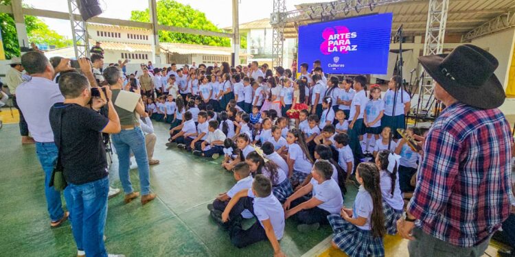 Ministra de las Culturas visitó Yopal y destacó el programa “Artes para la Paz” en la IE Lucila Piragauta