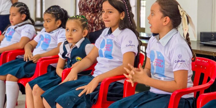 Ministra de las Culturas visitó Yopal y destacó el programa “Artes para la Paz” en la IE Lucila Piragauta