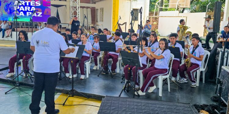 Ministra de las Culturas visitó Yopal y destacó el programa “Artes para la Paz” en la IE Lucila Piragauta