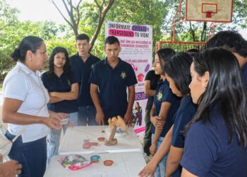 Estudiantes de La Chaparrera participaron de la feria en salud sexual