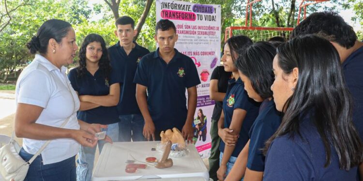 Estudiantes de La Chaparrera participaron de la feria en salud sexual