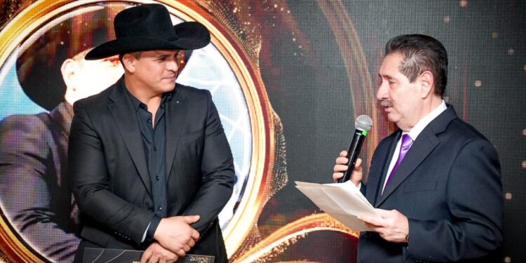 Gobernador de Casanare, César Ortiz Zorro, galardonado como «Mejor Gobernador» en los Premios Polítika