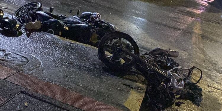 Dos heridos y dos motocicletas incineradas en un grave accidente en Yopal
