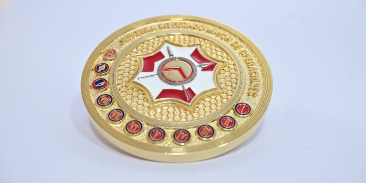 Un gesto que simboliza el honor, la gratitud y el compromiso con la vida