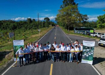16 kilómetros de vía totalmente pavimentados entregaron el gobierno nacional en el corredor Marginal de la Selva en Saravena