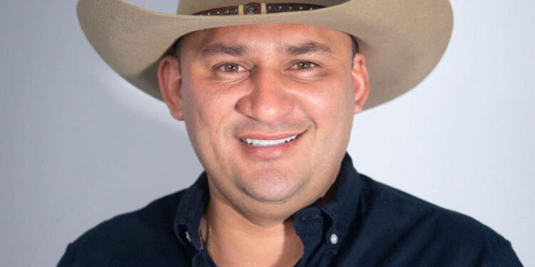 Arvey Méndez oficializa su precandidatura al Senado por el Centro Democrático con el respaldo de Alirio Barrera