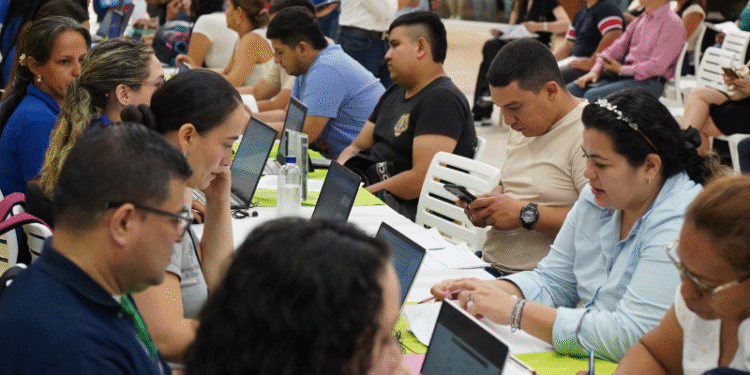 Asistencia masiva de ciudadanos a la feria ‘El Meta Emplea’ en Villavicencio