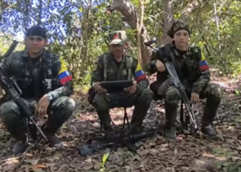 Alias «Antonio Medina», reconoce enfrentamiento con el ELN en zona rural de Puerto Rondón y dice respetar a la población civil