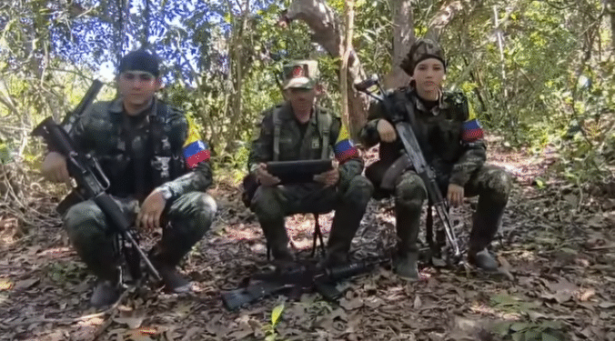 Alias «Antonio Medina», reconoce enfrentamiento con el ELN en zona rural de Puerto Rondón y dice respetar a la población civil