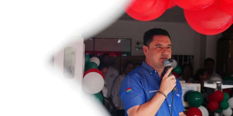Gobernador Renson Martínez fortalece la red hospitalaria con entrega de equipos biomédicos por más de $5.194 millones