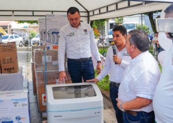 Gobernador Renson Martínez fortalece la red hospitalaria con entrega de equipos biomédicos por más de $5.194 millones