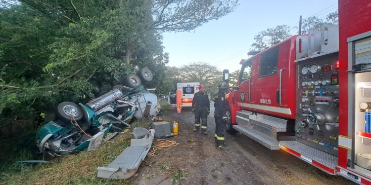 Fallece conductor de tractomula en grave accidente en la Vía Marginal del Llano