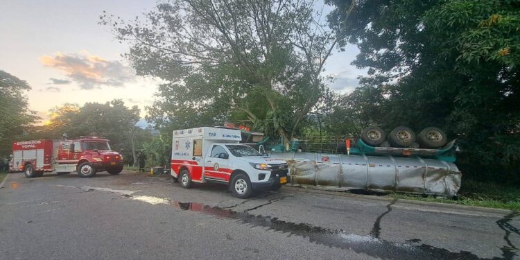 Fallece conductor de tractomula en grave accidente en la Vía Marginal del Llano