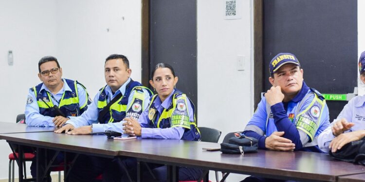 Capacitan a agentes y personal de movilidad de Yopal en «Movilidad con sentido humano»