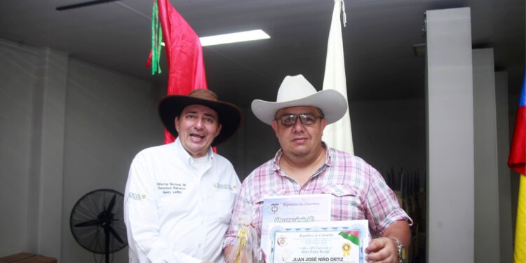 Fotógrafo de Diario de Casanare es reconocido como uno de los 100 grandes líderes de Arauca