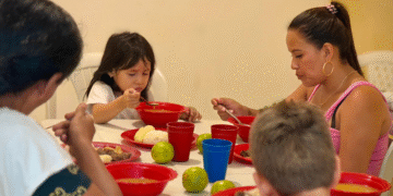 Gobernadora Rafaela Cortés dio apertura al programa de alimentación Casabe desde el barrio El Brillante, en Villavicencio