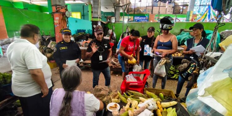 Alcaldía de Yopal adelanta campaña de sensibilización sobre el uso de pólvora en la Central de Abastos