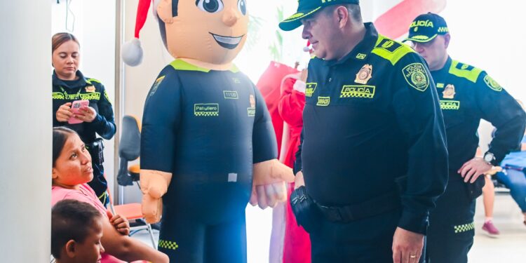 La Policía regional de Casanare lleva alegría a niños hospitalizados en navidad