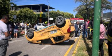 Taxi involucrado en aparatoso accidente en el casco urbano de Yopal