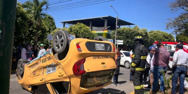 Taxi involucrado en aparatoso accidente en el casco urbano de Yopal