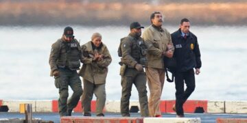 Maduro comparece en Nueva York bajo máxima seguridad; amplían cargos contra su entorno cercano