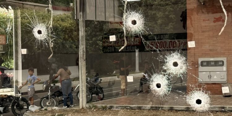 Concesionario de motos Honda en Paz de Ariporo amaneció con impactos de bala en su fachada