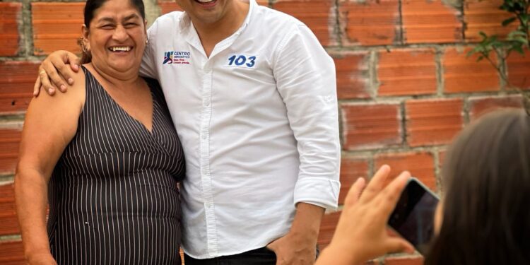 Política: Álvaro Mariño, candidato a la Cámara, recorre Aguazul y dialoga con la comunidad