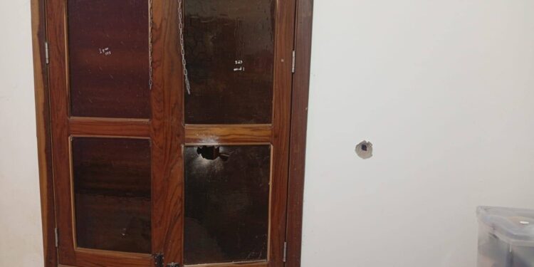 Daños materiales, población en medio de las balas y animales impactados tras ataques a la fuerza pública en Fortul