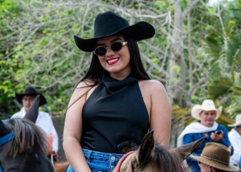 Al son del arpa y el relincho de los caballos, Tilodirán da inicio a sus Fiestas Tradicionales