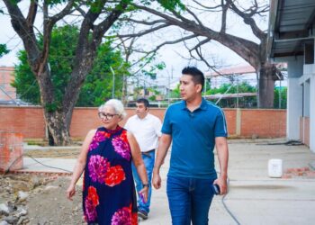 Recorridos por instituciones educativas promueven el diálogo con la comunidad escolar