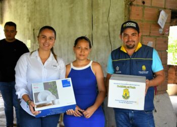 Tras incendio en su casa: familia humilde recibió ayuda del Gobernador