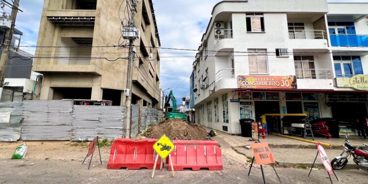 Tras 20 años de espera, el asfalto llega a la carrera 28 B: El fin de las promesas incumplidas