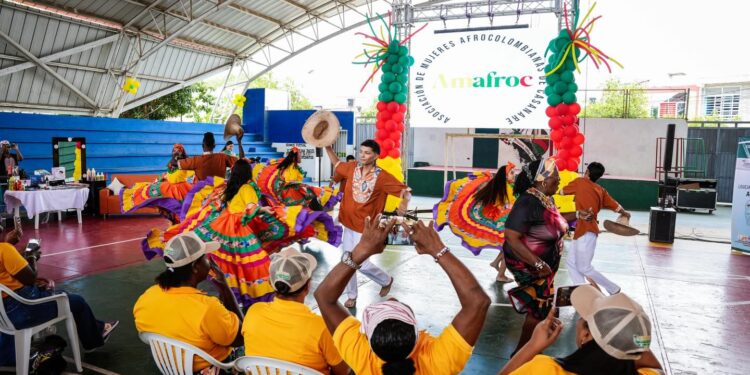 El secretario de Gobierno, Jorge Andrés Rodríguez, acompaña la entrega de 21 unidades productivas