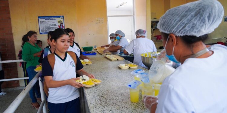 Alcalde Marco Tulio Ruíz verifica personalmente la calidad del PAE en colegios de Yopal