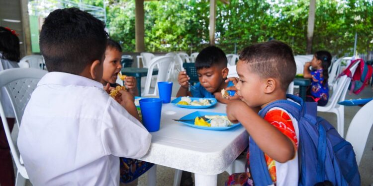 Alcalde Marco Tulio Ruíz verifica personalmente la calidad del PAE en colegios de Yopal