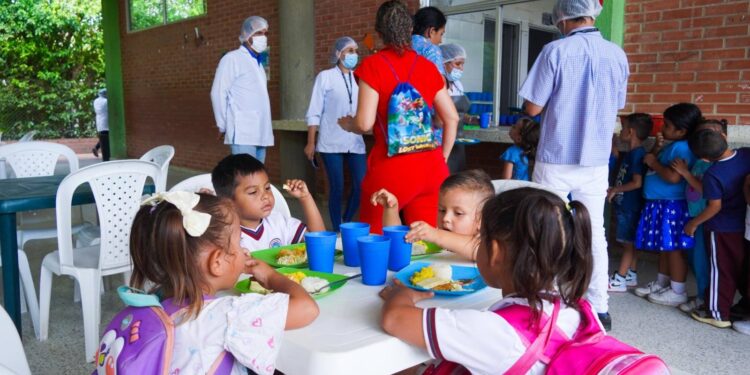 Alcalde Marco Tulio Ruíz verifica personalmente la calidad del PAE en colegios de Yopal