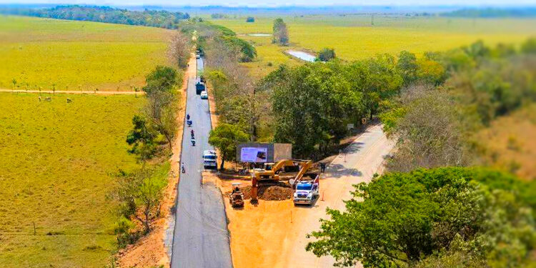 Avanza la transformación vial en Arauca: Inician obras de asfaltado en el sector Corocoro