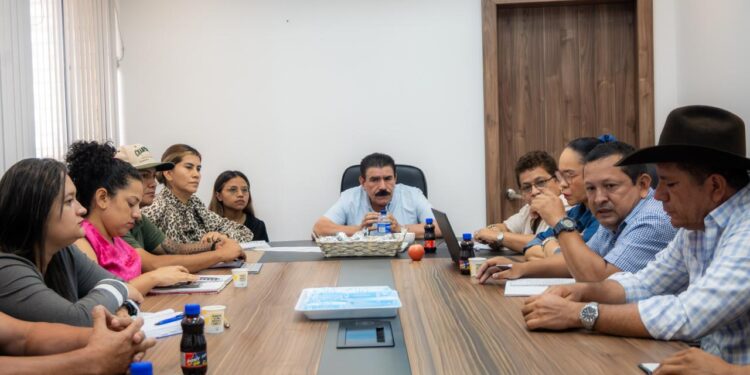 Alcaldía y Ecopetrol revisan avance de proyectos en zona rural