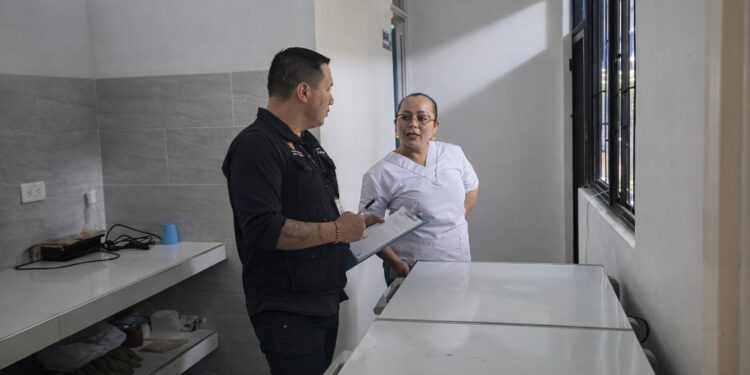 Realizan operativos de control sanitario a expendios de carne en El Morro