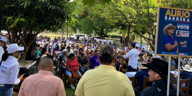 Candidato Álvaro Mariño refuerza su agenda legislativa en visita a la vereda Las Atalayas de Aguazul