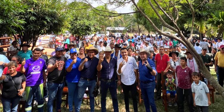 Candidato Álvaro Mariño refuerza su agenda legislativa en visita a la vereda Las Atalayas de Aguazul