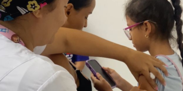 El Meta inicia vacunación contra el dengue en niños de 9 años en Granada y Villavicencio para reducir mortalidad a cero en 2030