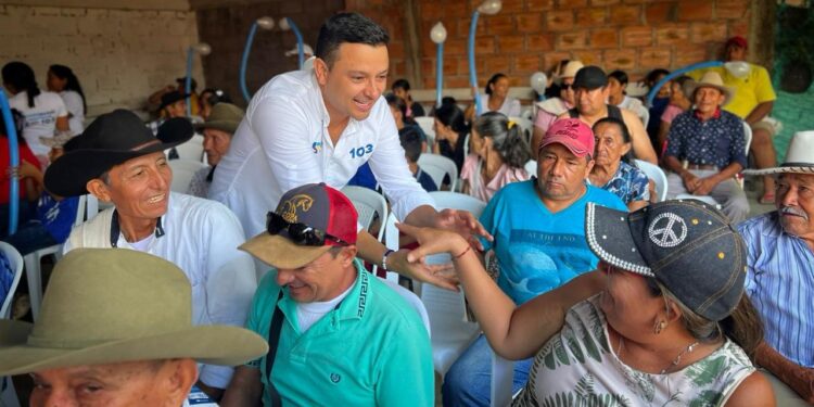 Álvaro Mariño suma apoyos en Monterrey y Paz de Ariporo en su carrera por una curul