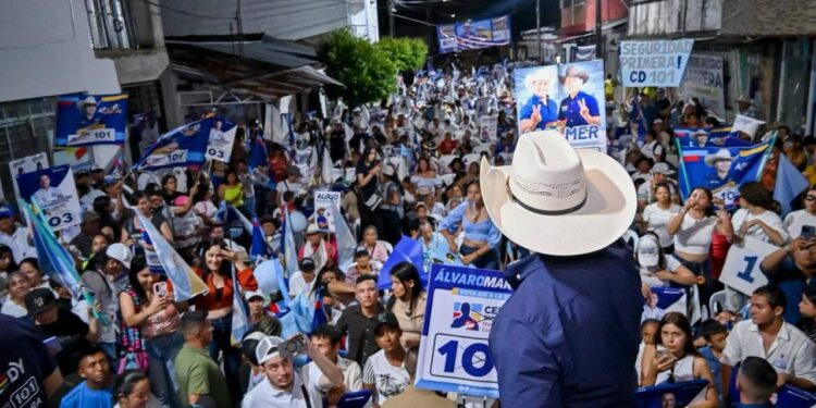 Álvaro Mariño cierra campaña en Paz de Ariporo enfocándose en propuestas locales