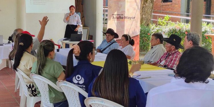 Alcaldía de Yopal define acciones para fortalecer la atención a las personas mayores en Yopal