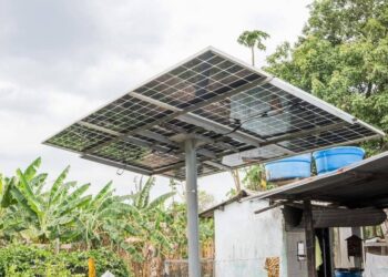 Gobernación verifica exitosa instalación de paneles solares en zona rural de Cravo Norte