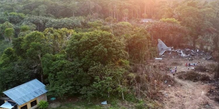 Las impactantes escenas que dejó el accidente de un avión tipo Hércules C-130 en Puerto Leguízamo han generado profunda conmoción en Colombia