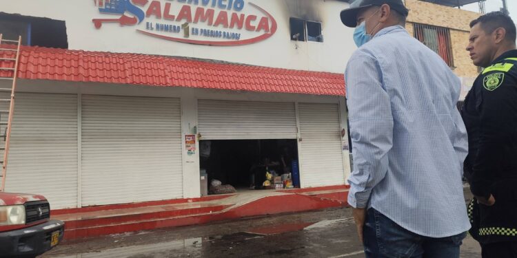 Incendio en una bodega del supermercado Salamanca en Paz de Ariporo