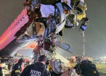 Tragedia en pista: avión colisiona con vehículo de emergencias en Nueva York